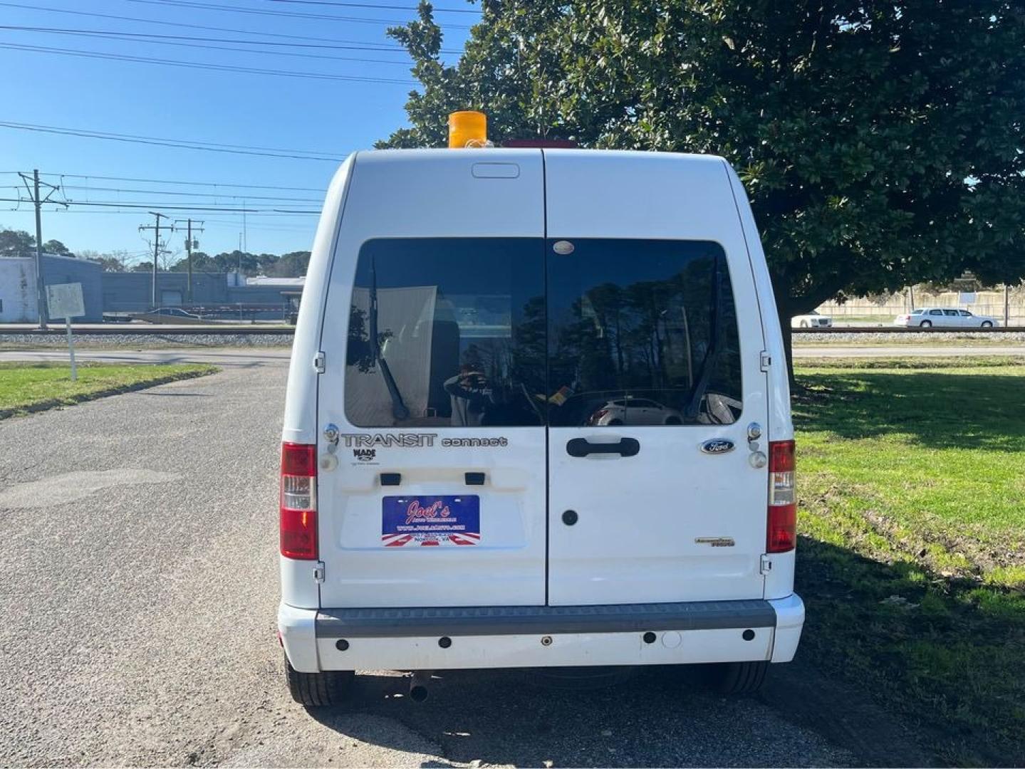 2013 white /Grey Ford Transit Connect XLT (NM0LS6BN8DT) with an 2.0 4 Cylinder engine, Automatic transmission, located at 5700 Curlew Drive, Norfolk, VA, 23502, (757) 455-6330, 36.841885, -76.209412 - Photo#6